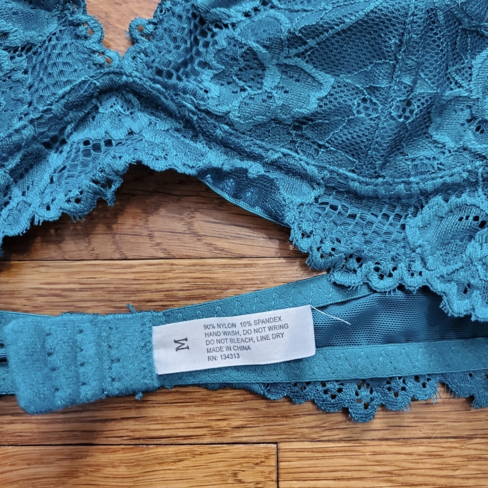 Boutique Brand (NWOT) Blue/Teal Lace Floral Print Bralette - Picture 3 of 3